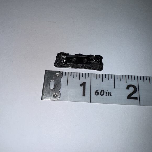 I Don’t Cook I Don’t Clean Straight Pin Brooch - Picture 2 of 2